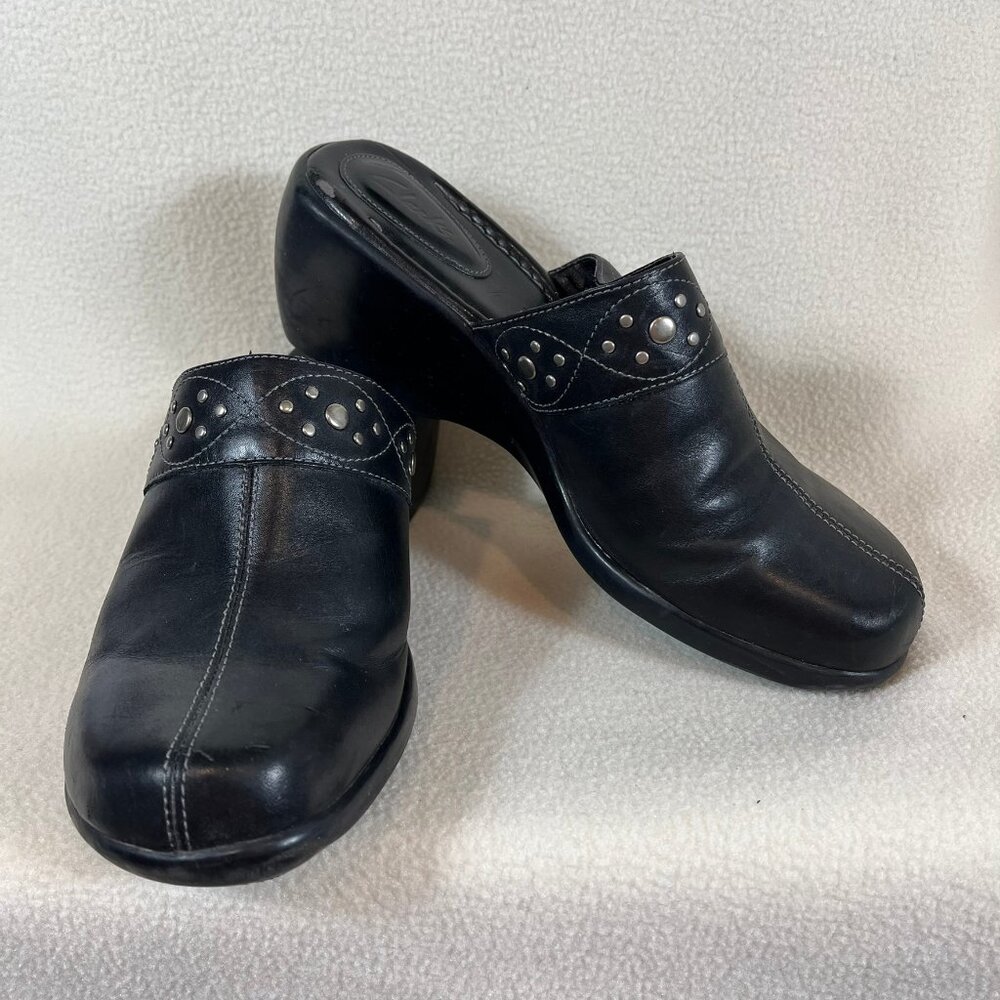 Clark’s Black Leather Clogs slip on size 9